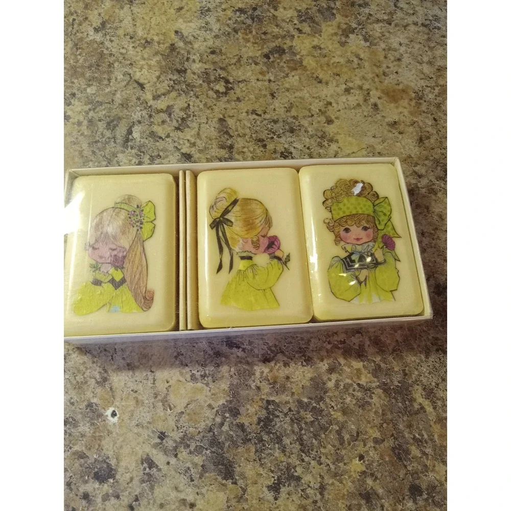 Vintage Georgi Hand Decorated Soaps Set 3 Bar Soap Gems Inc Bellevue WA Retro